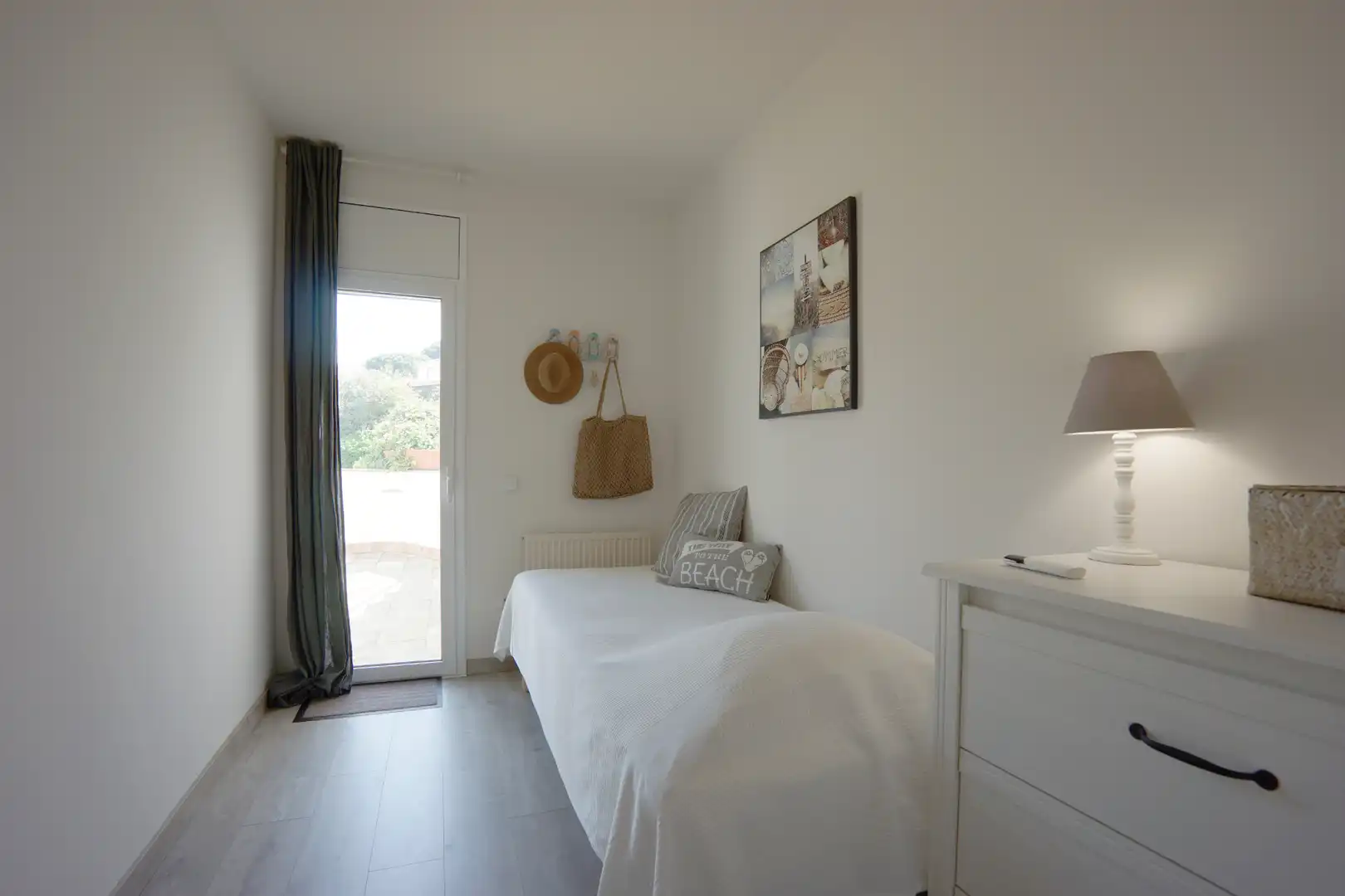 Habitación de Casa adosada en venta en Sant Feliu de Guíxols con Calefacción, Terraza y Amueblado