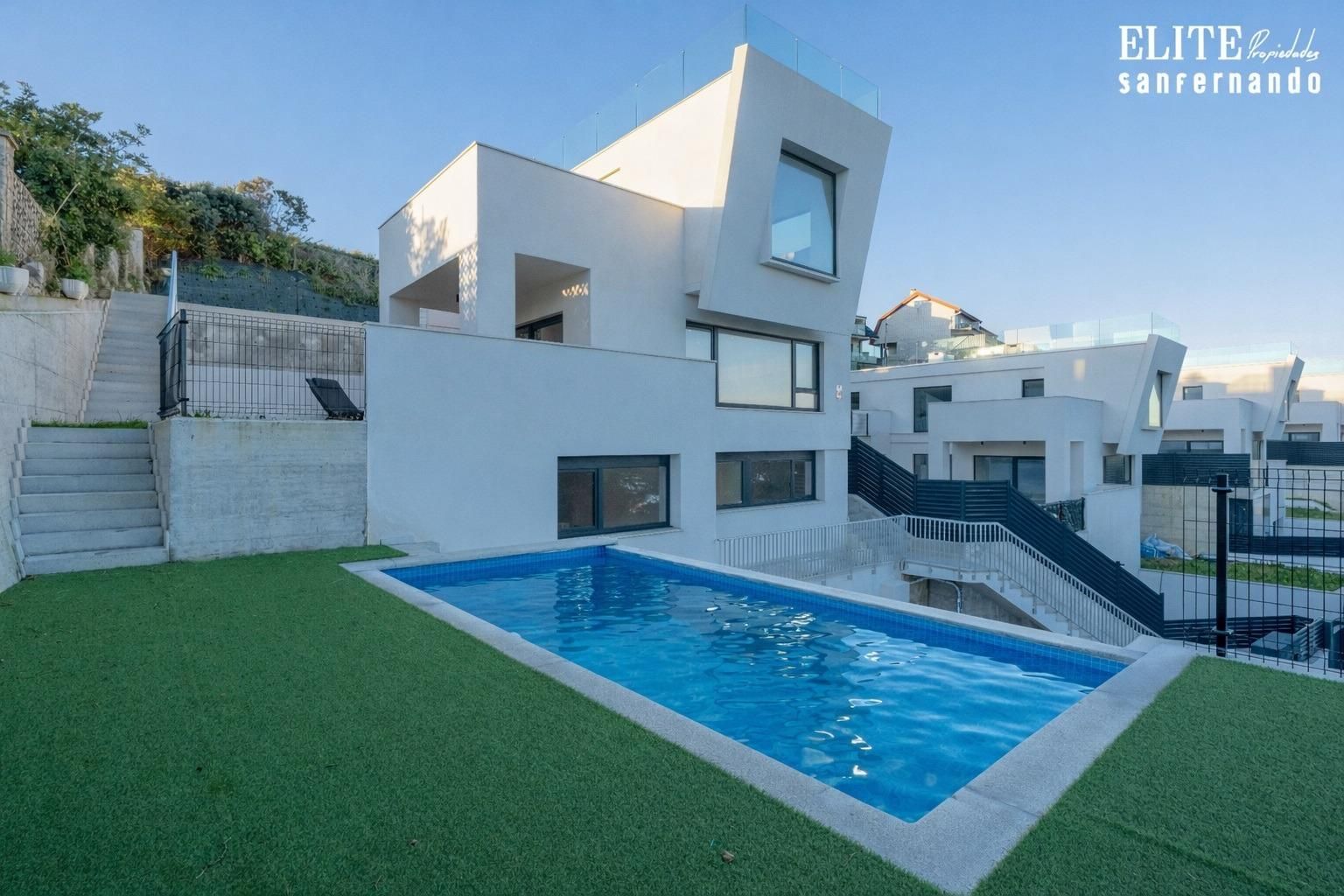 Piscina de Casa o xalet en venda en Suances amb Jardí privat, Terrassa i Piscina