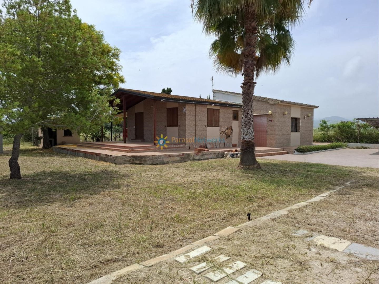 Casa o xalet en venda en Oliva amb Jardí privat, Terrassa i Traster