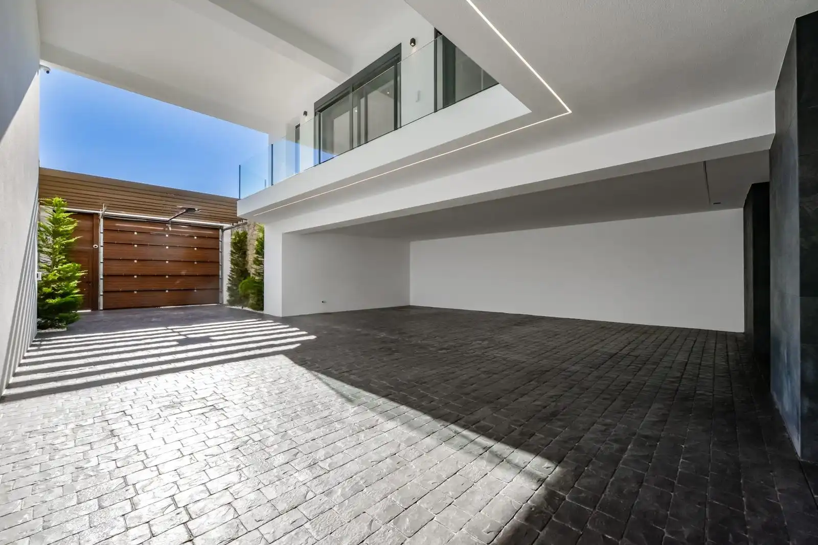 Villa mit Pool zum Verkauf in Golf Bahía, imagen 2