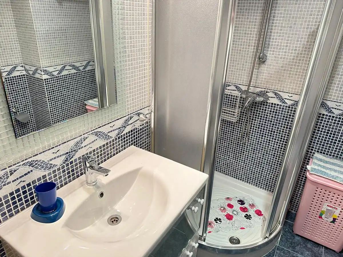 Badezimmer von Wohnungen zur Miete in Almuñécar mit Klimaanlage, Terrasse und Möbliert