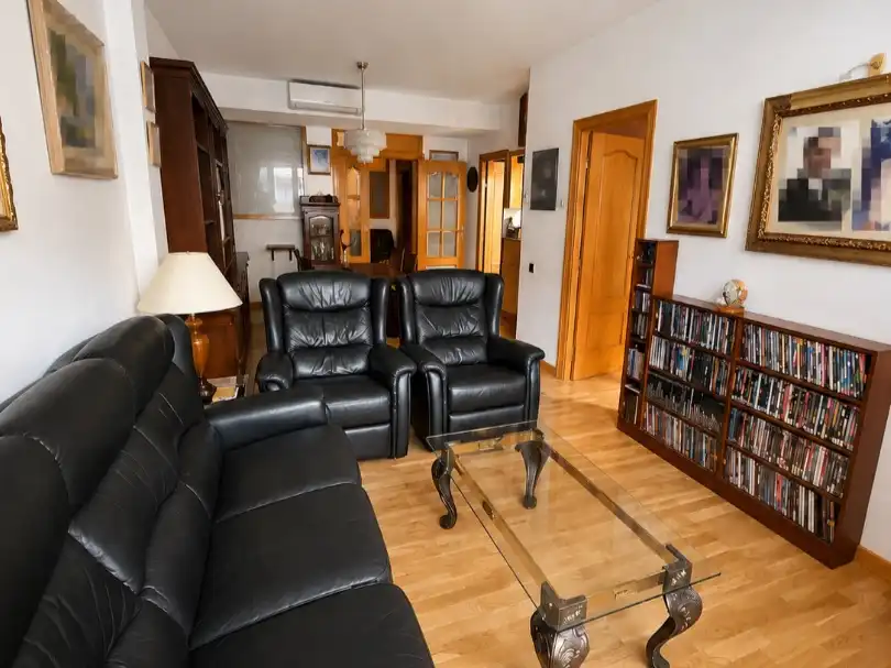 Flat with lift for sale in Carrer de la Legalitat 60-62, imagen 6