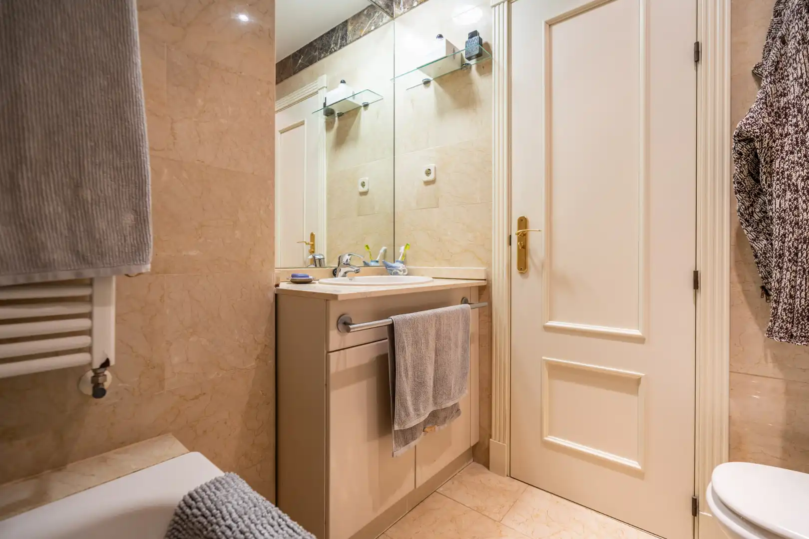 Baño de Piso en venta en Las Rozas de Madrid con Calefacción, Terraza y Trastero