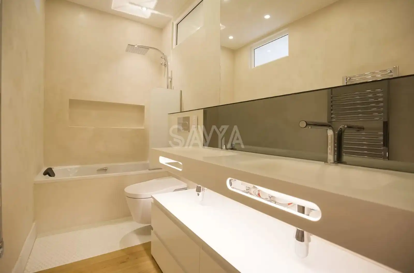 Baño de Piso de alquiler en Población de Arroyo con Piscina