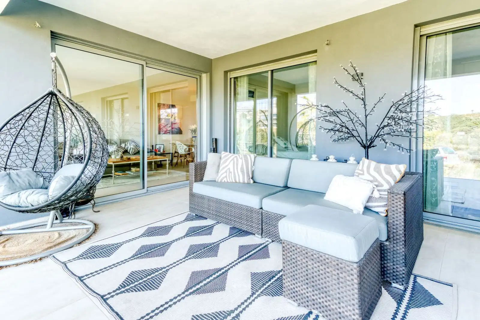 Apartamento con piscina en venta en Estepona Pueblo, imagen 4