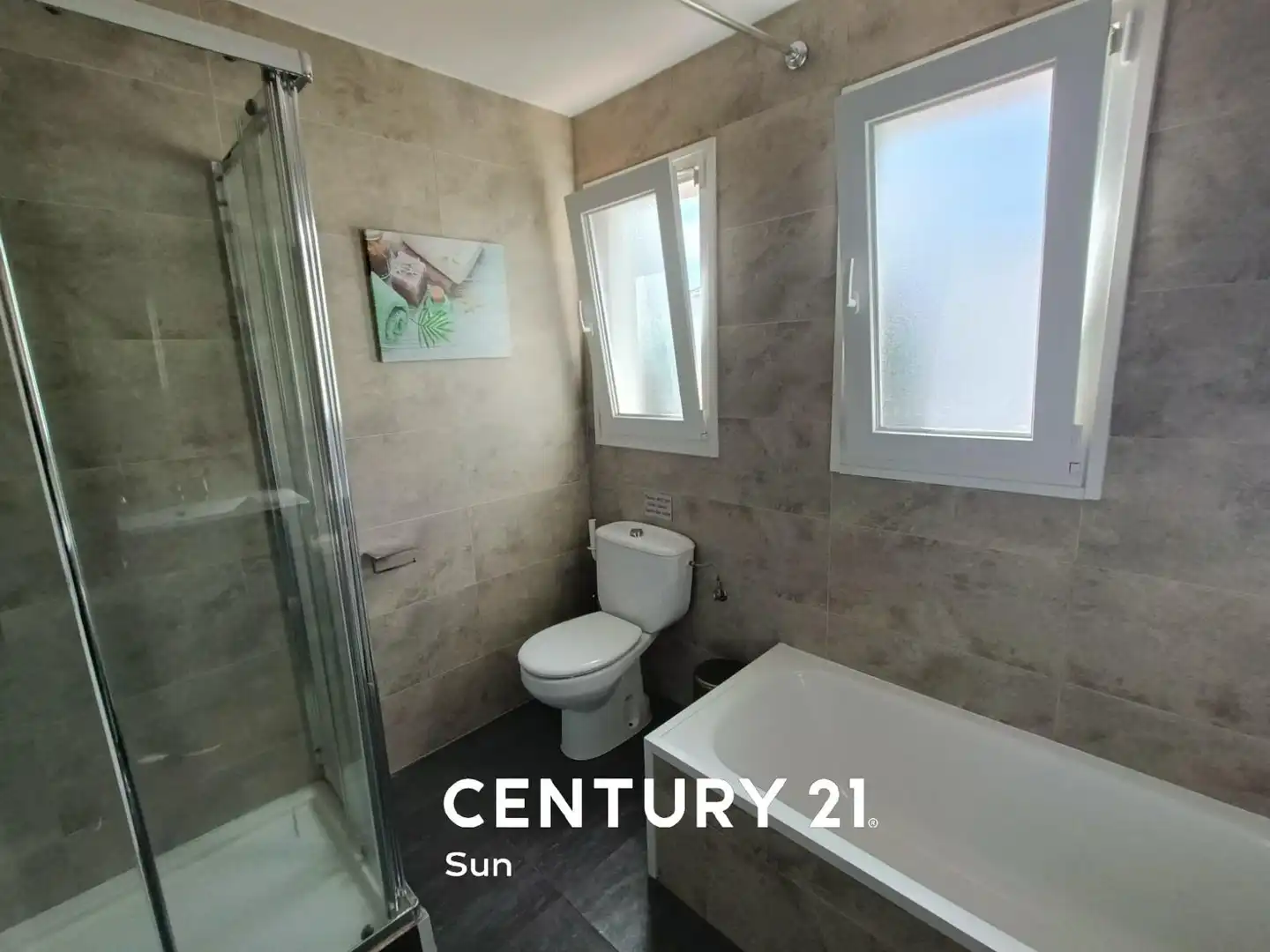 Baño de Piso de alquiler en Estepona con Terraza, Amueblado y Piscina comunitaria