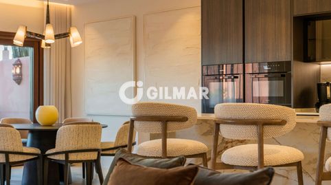 Presentamos un extraordinario ático dúplex en plena reforma integral, situado en el prestigioso complejo frente al mar Torre Berme, imagen 5