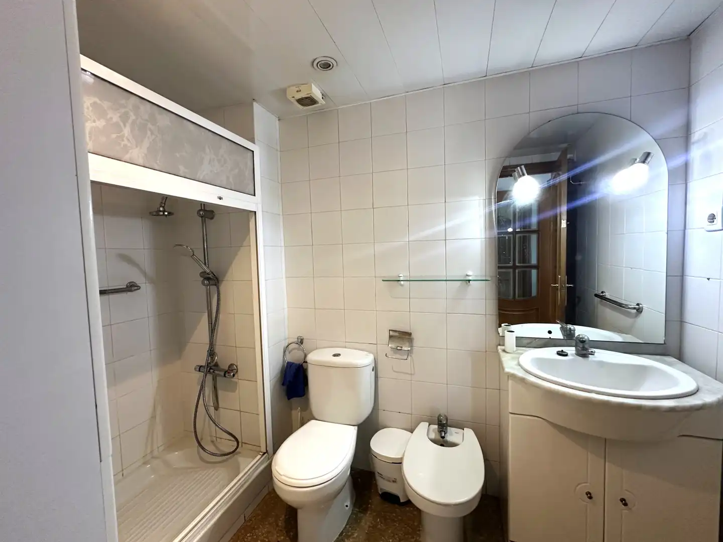 Bathroom of Flat for sale in Badalona  with Air Conditioner, Heating and Parquet flooring