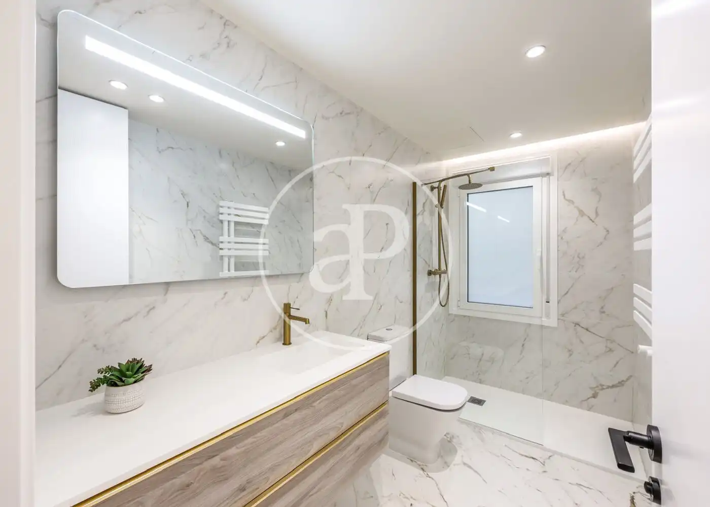 Badezimmer von Wohnung zum Verkauf in Madrid mit Klimaanlage, Heizung und Möbliert