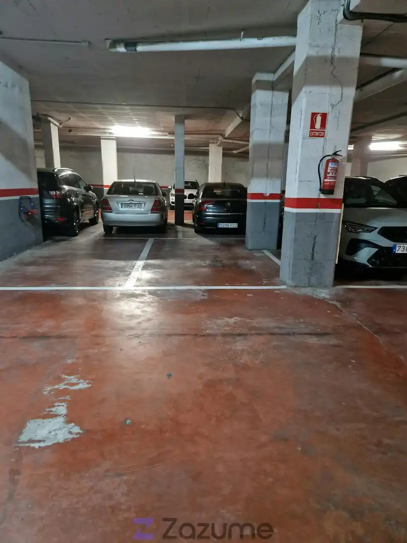 Aparcament de Pis de lloguer en L'Hospitalet de Llobregat amb Aire condicionat, Calefacció i Terrassa
