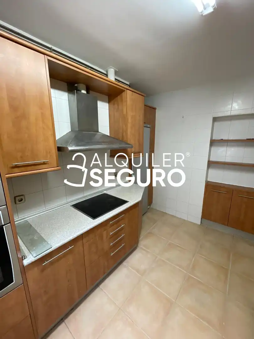 Cuina de Pis de lloguer en Madrid amb Aire condicionat i Calefacció
