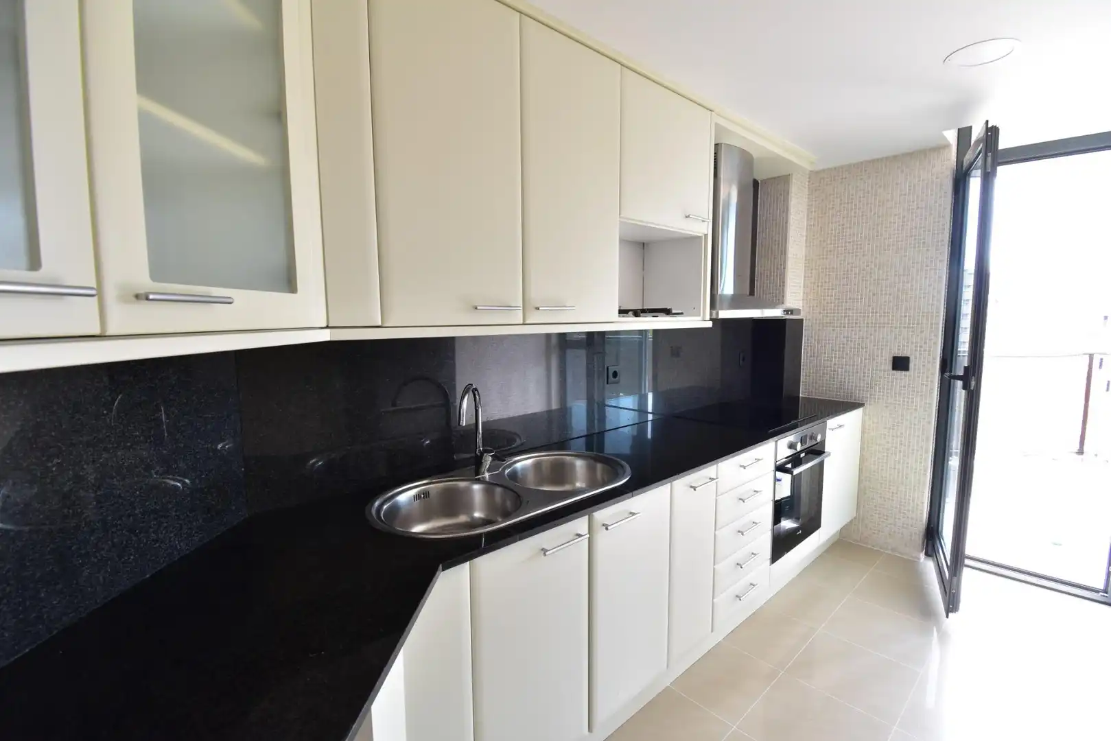Cocina de Piso de alquiler en Barcelona con Aire acondicionado, Calefacción y Terraza