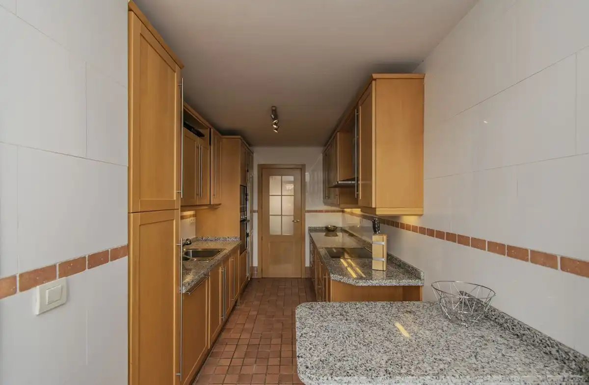 Cuina de Àtic en venda en Estepona amb Aire condicionat, Terrassa i Moblat