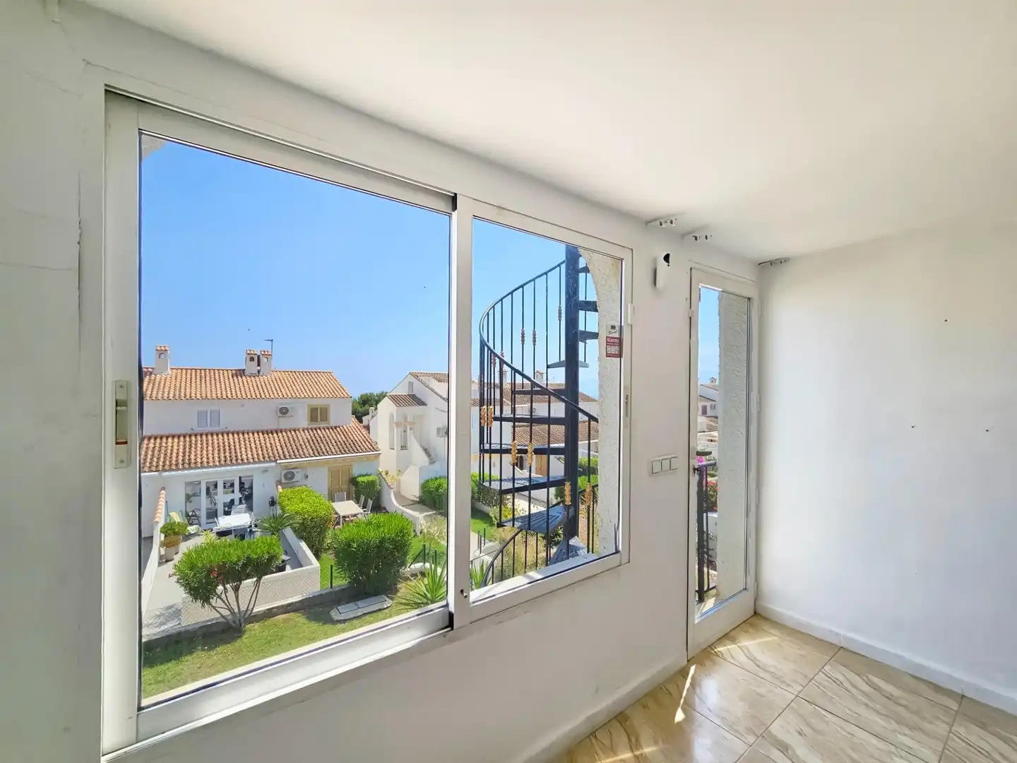 Vista exterior de Casa o xalet en venda en Santa Pola amb Terrassa, Jacuzzi i Piscina comunitària