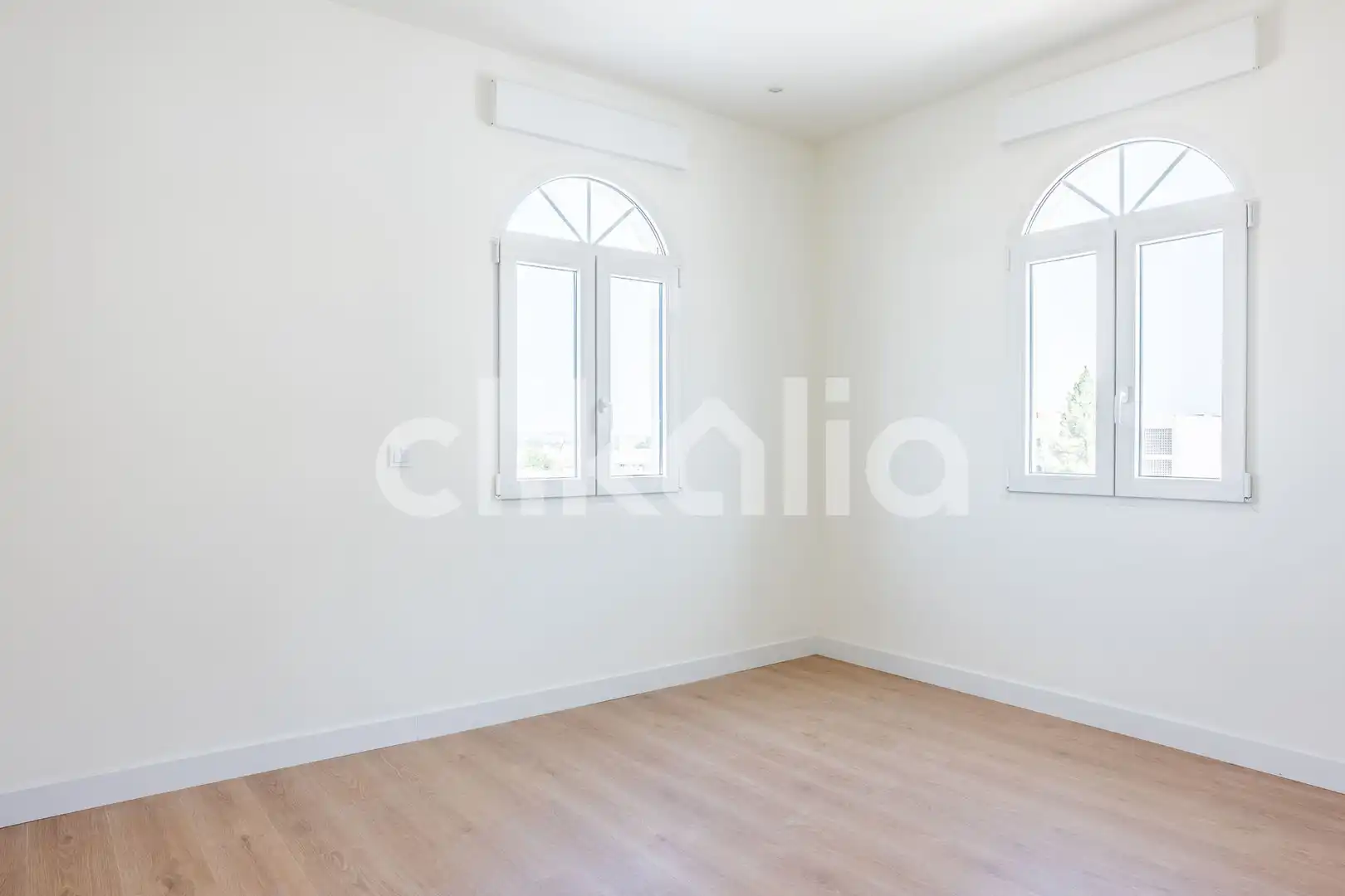 Habitación de Piso en venta en Sevilla con Aire acondicionado y Jardín privado