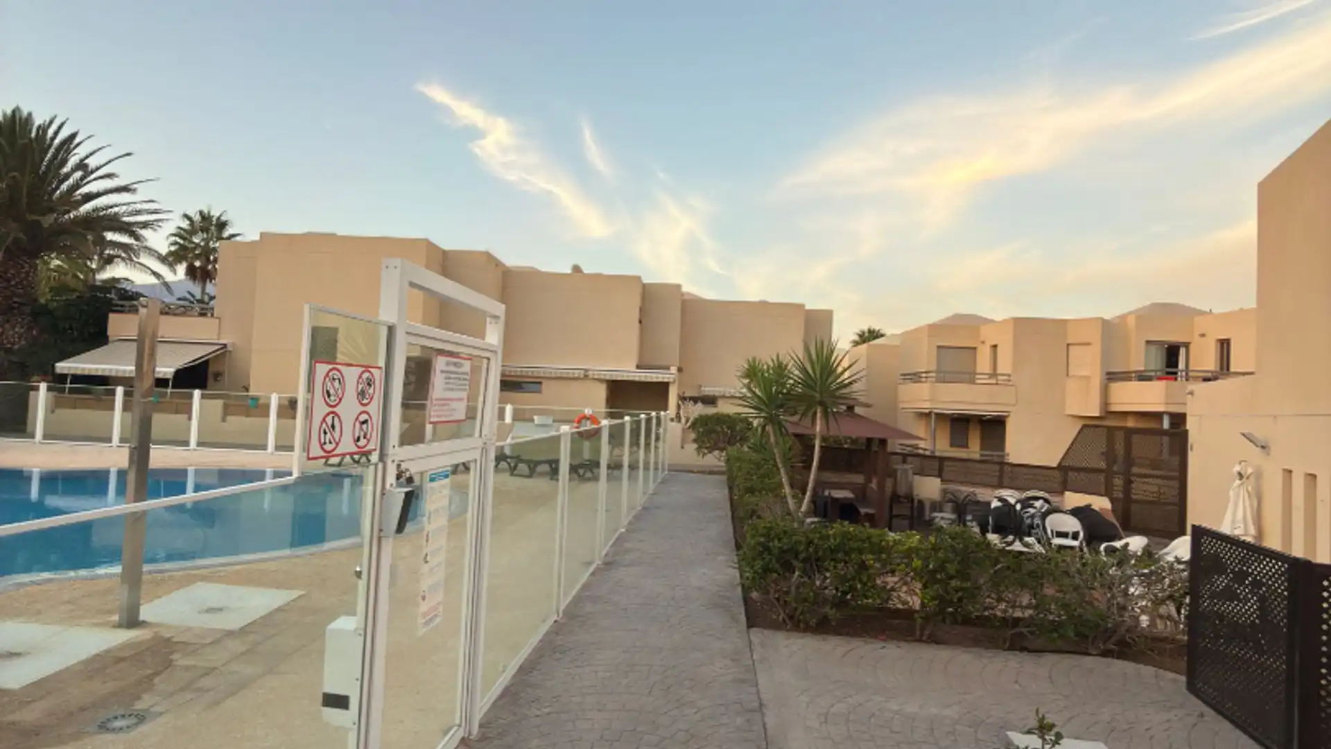 Exterior view of Single-family semi-detached for sale in Granadilla de Abona  with Air Conditioner, Terrace and Balcony