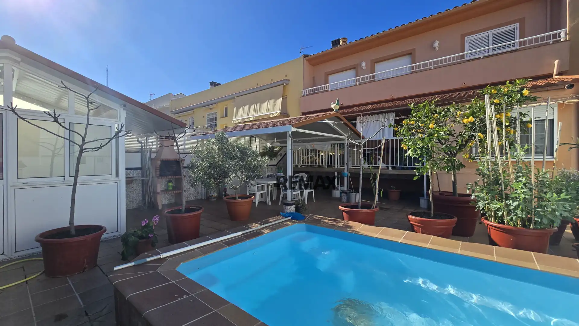 Piscina de Casa adosada en venta en Pineda de Mar con Aire acondicionado, Calefacción y Terraza