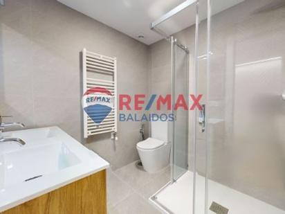 Bathroom of Flat for sale in Vigo   with Heating, Oven and Washing machine