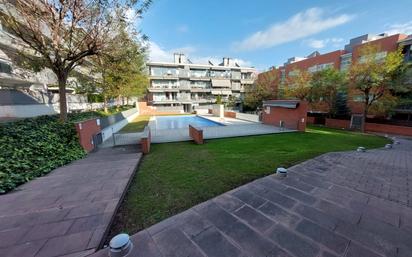 Swimming pool of Flat for sale in Sant Cugat del Vallès  with Air Conditioner, Heating and Private garden