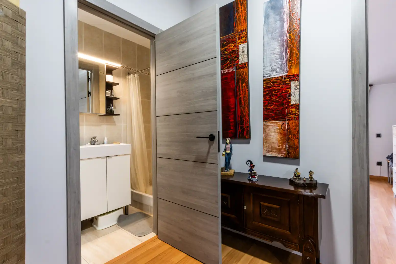 Bathroom of Flat for sale in Terrassa  with Air Conditioner, Heating and Parquet flooring