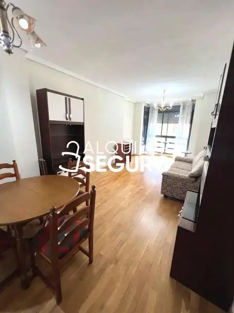 Vista exterior de Piso de alquiler en Parla con Calefacción, Terraza y Trastero
