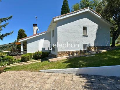 Vista exterior de Casa o xalet en venda en El Espinar amb Calefacció, Jardí privat i Terrassa