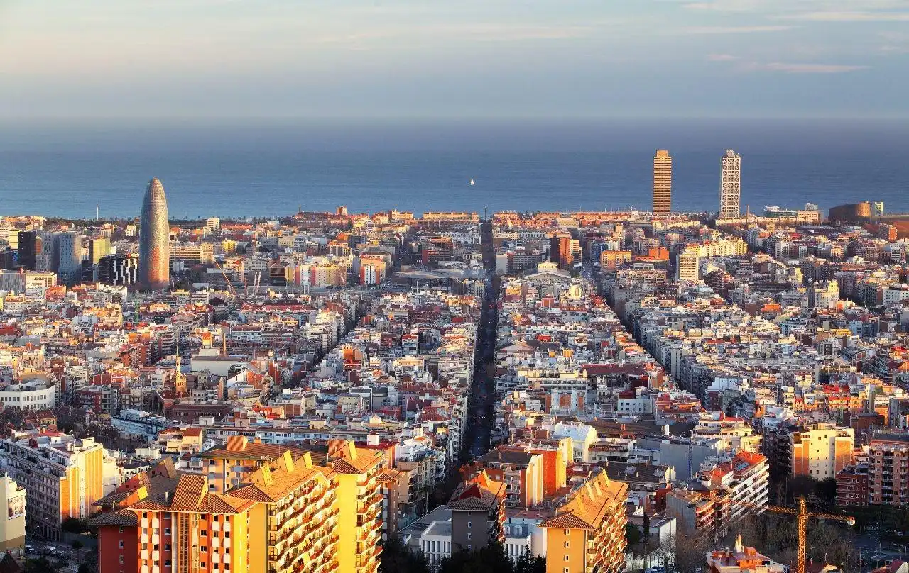 Vista exterior de Edifici en venda en Barcelona