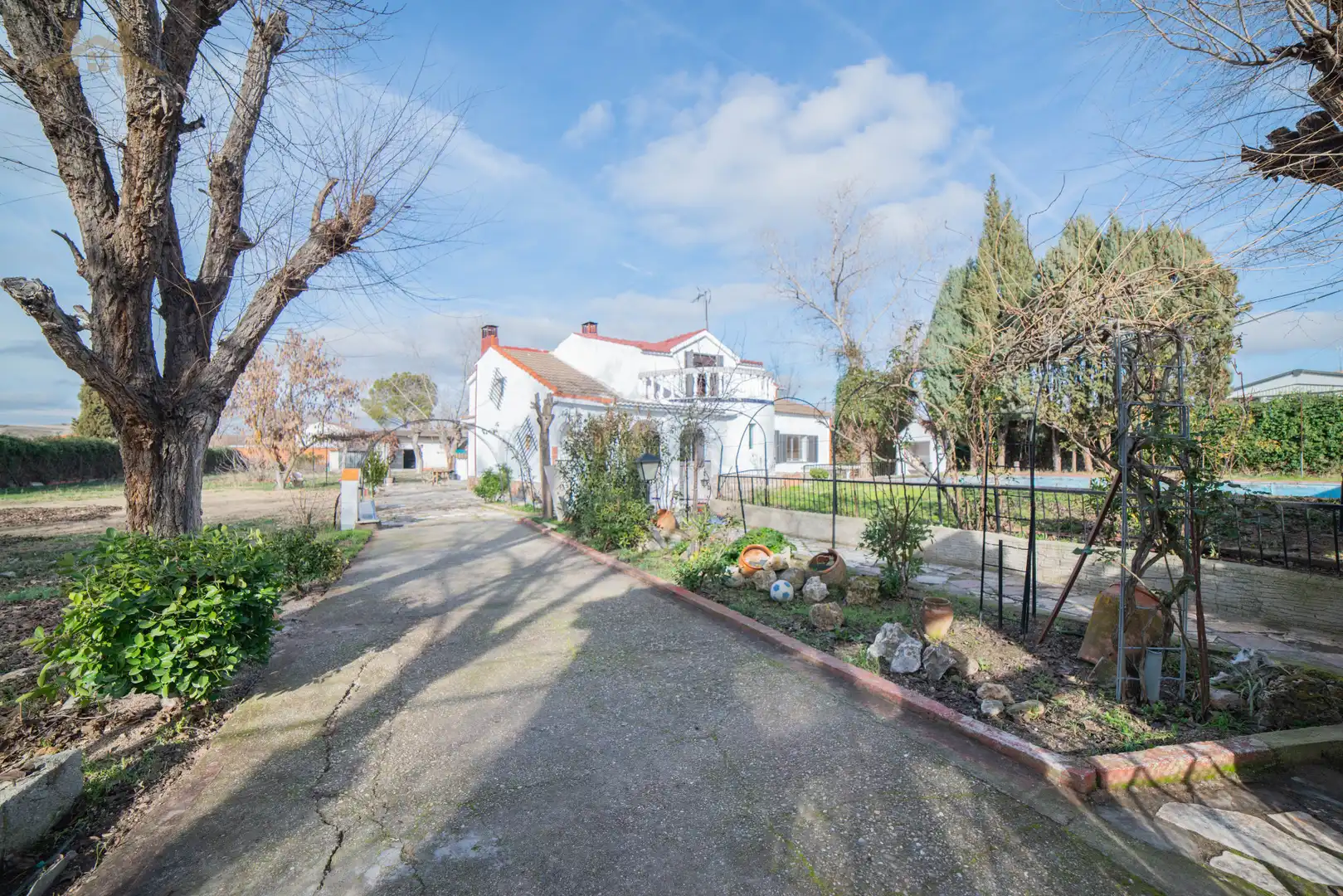 Vista exterior de Casa o xalet en venda en Yeles amb Calefacció, Jardí privat i Terrassa