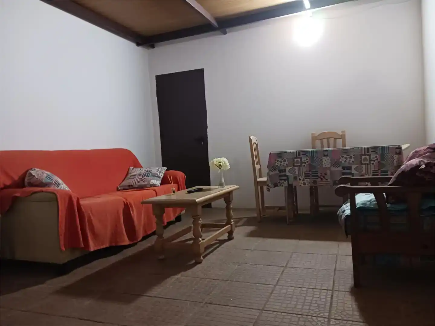 Sala d'estar de Planta baixa per a compartir en Alcalá de Guadaira amb Parquet, Piscina i Moblat
