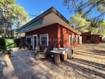 Chalet con piscina en venta en Orxeta