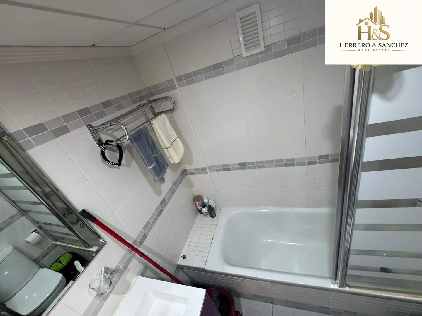 Bathroom of Houses for sale in Alicante / Alacant  with Air Conditioner, Heating and Private garden