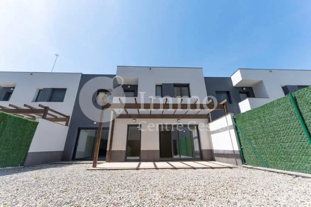 Vista exterior de Casa adosada en venda en Balaguer amb Aire condicionat i Calefacció