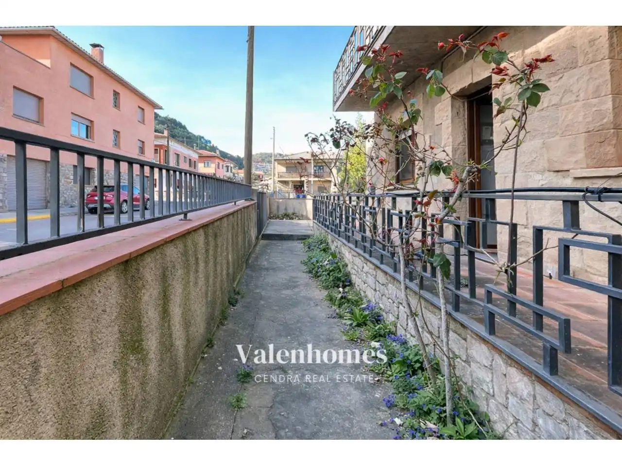 Vista exterior de Casa o xalet en venda en L'Estany amb Calefacció, Jardí privat i Terrassa