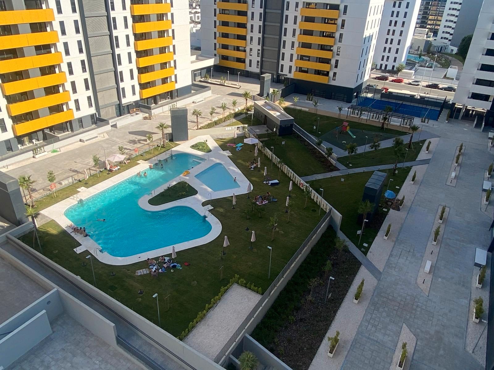 Piscina de Àtic de lloguer en Dos Hermanas amb Aire condicionat, Parquet i Terrassa