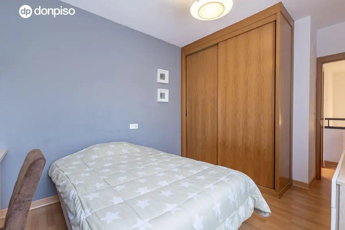 Habitación de Casa adosada en venta en Armilla con Calefacción, Terraza y Amueblado