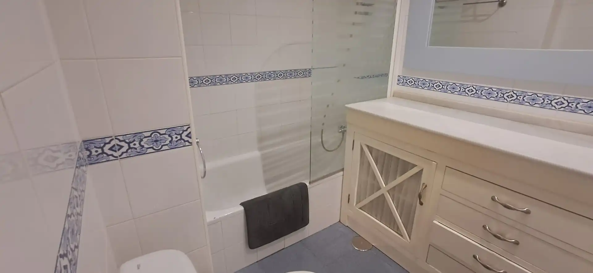 Bathroom of Flat for sale in Utrera  with Air Conditioner, Terrace and Storage room