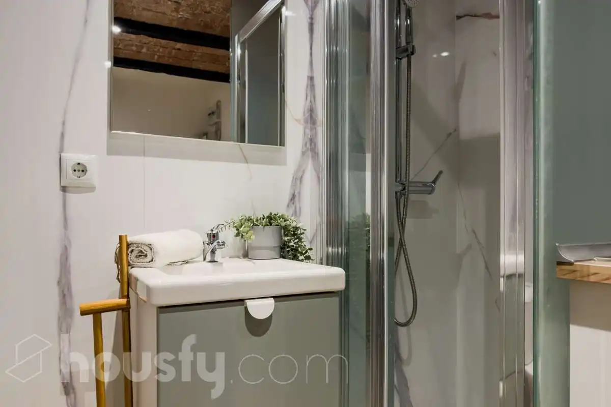 Badezimmer von Erdgeschoss zum Verkauf in Barcelona