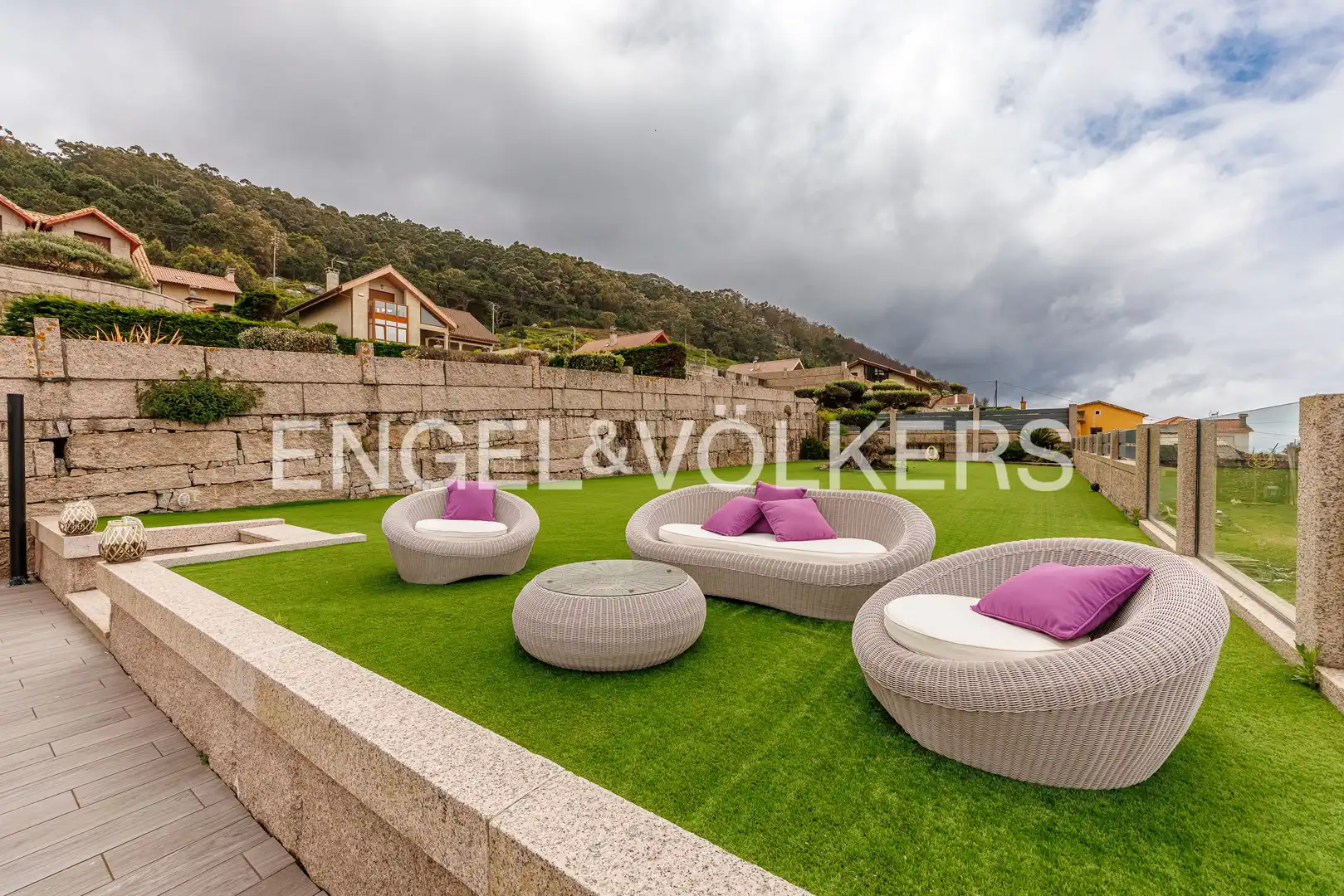 Terrassa de Casa o xalet en venda en Oia amb Calefacció, Jardí privat i Parquet