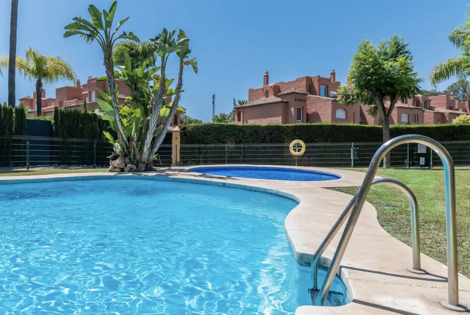 Piscina de Apartamento en venta en Estepona con Aire acondicionado, Calefacción y Terraza