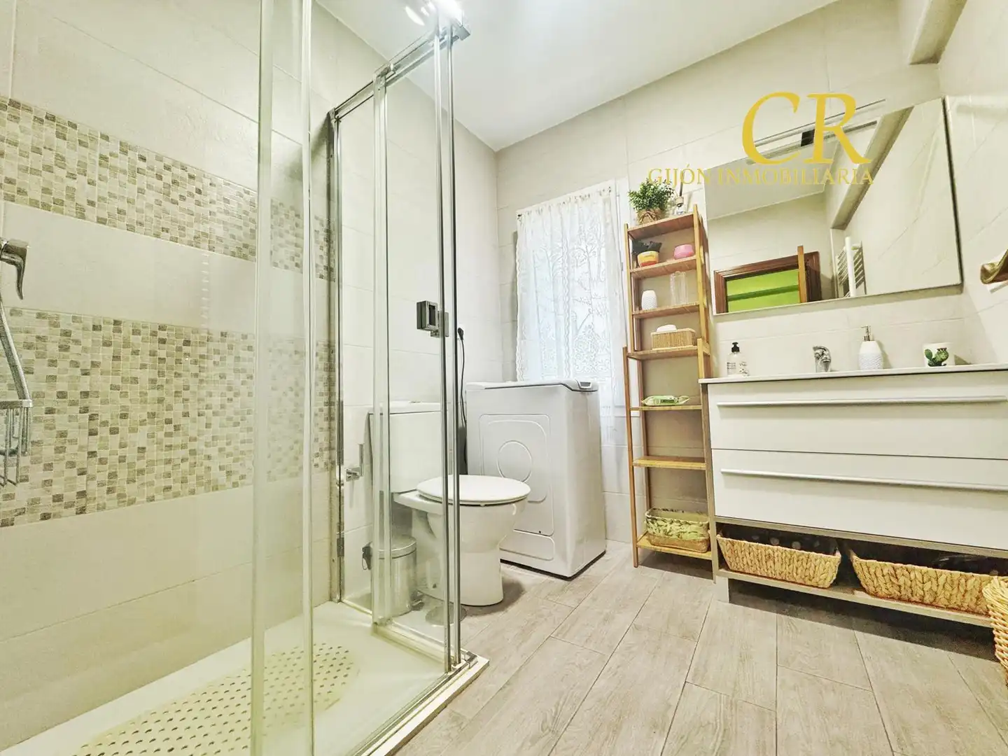 Baño de Piso en venta en Gijón  con Calefacción, Terraza y Amueblado