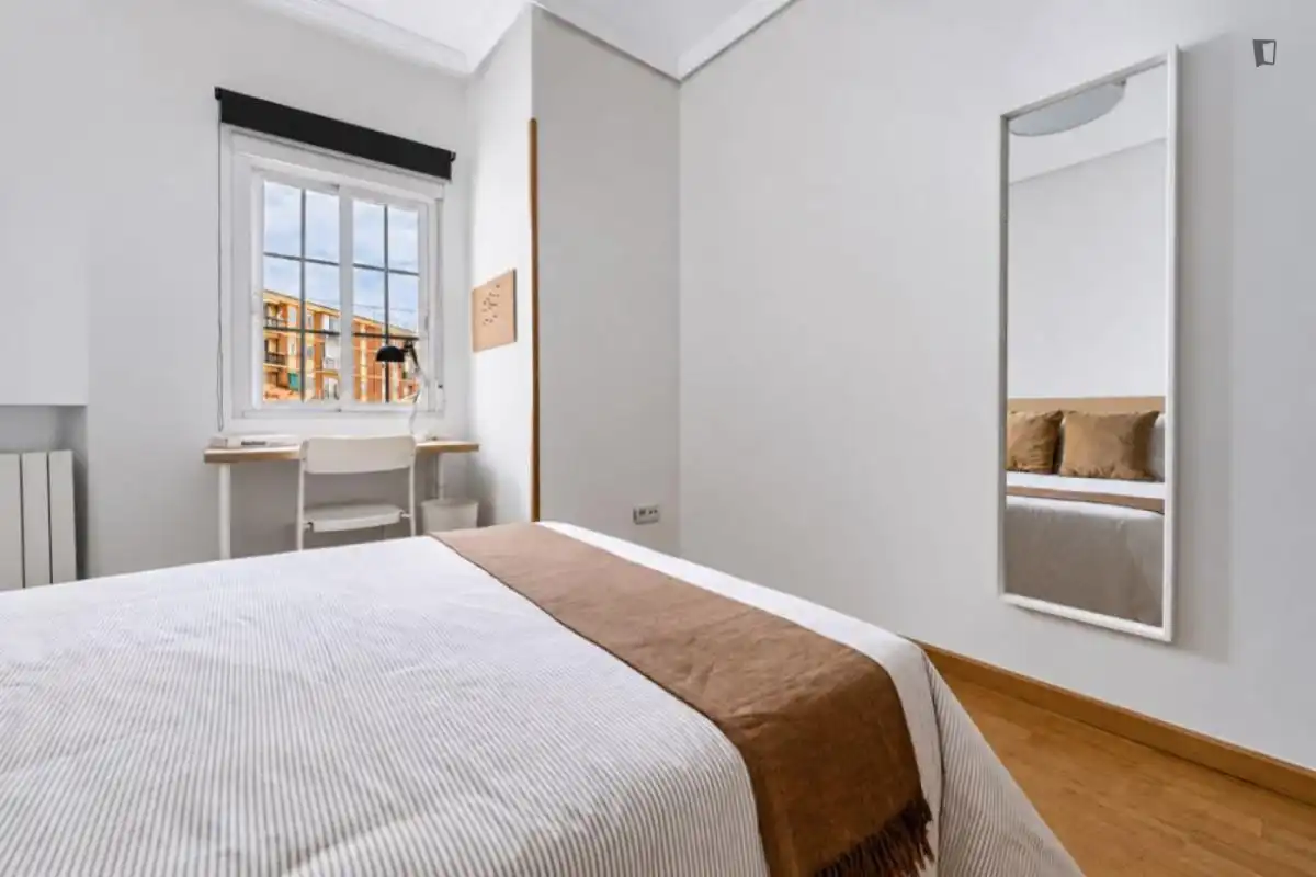 Habitación de Casa o chalet para compartir en Madrid con Calefacción, Amueblado y Horno