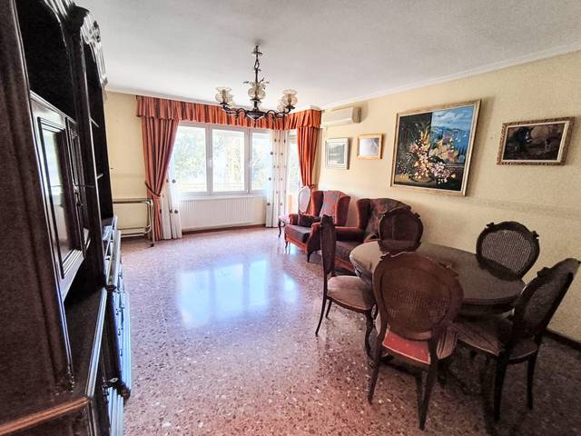 Piso en Venta en Calle de A. Comín Ros en Parque Palomar – Bombarda