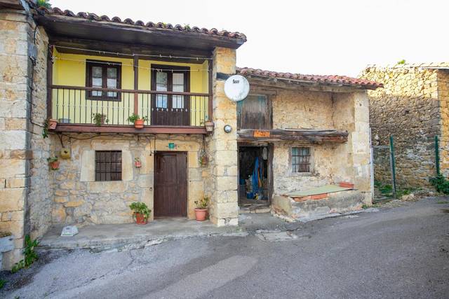 Casa-chalet en Venta en  Poblado de Luey en Val de San Vicente