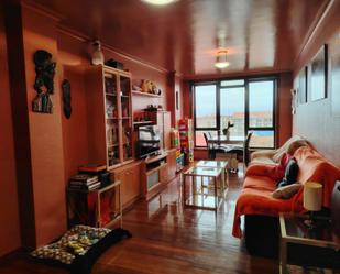 Sala d'estar de Pis en venda en Vigo  amb Calefacció i Moblat