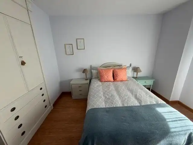 Habitación de Piso en venta en León Capital  con Calefacción, Parquet y Terraza