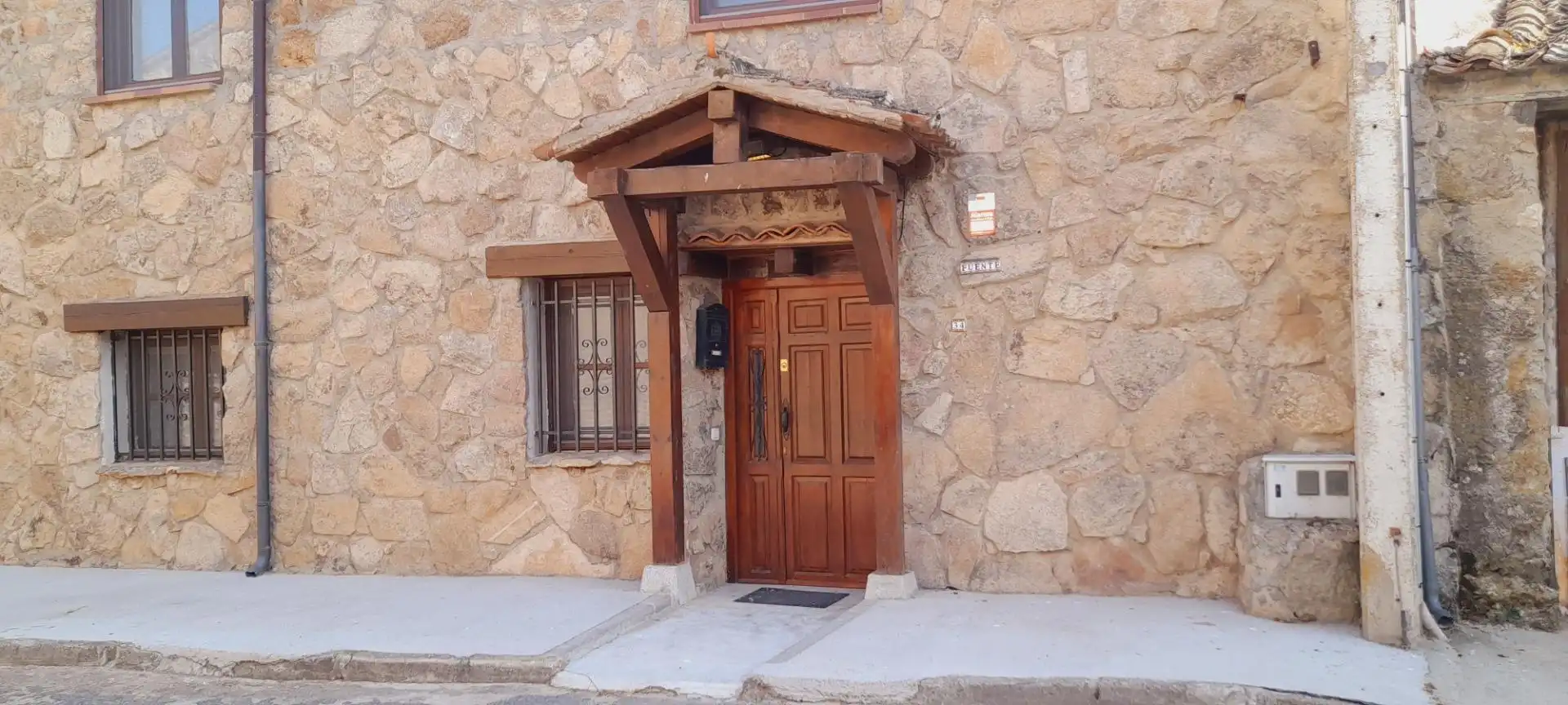 Vista exterior de Finca rústica en venda en Turégano amb Calefacció, Jardí privat i Terrassa