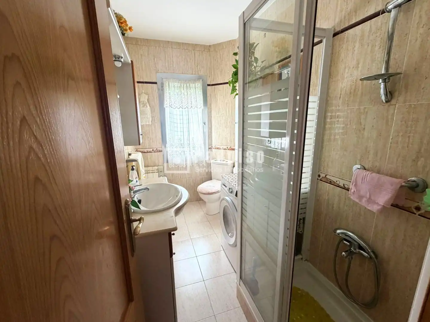 Bathroom of Flat for sale in Madrid  with Air Conditioner and Heating