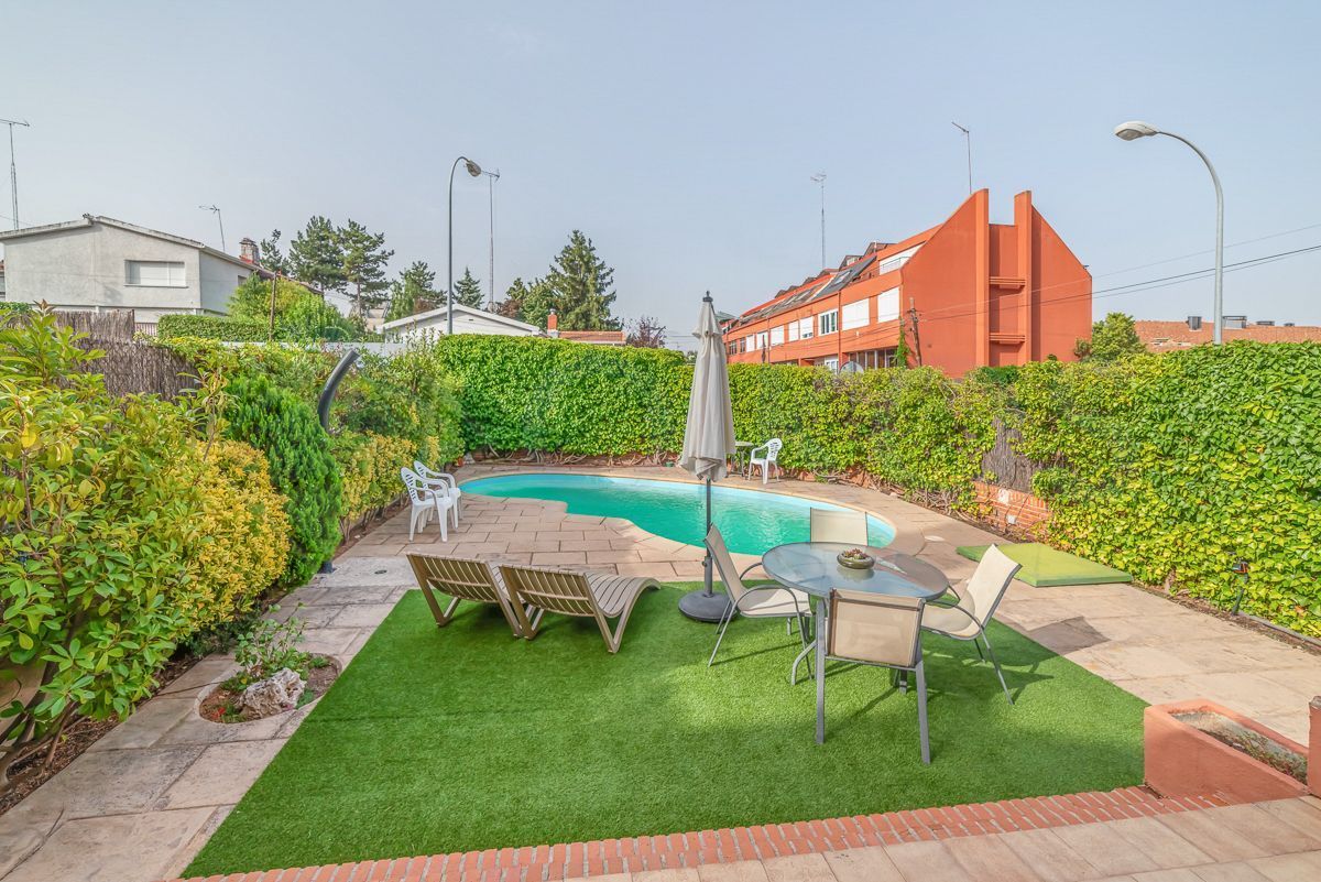 Piscina de Casa o chalet en venta en Pozuelo de Alarcón con Aire acondicionado, Calefacción y Jardín privado