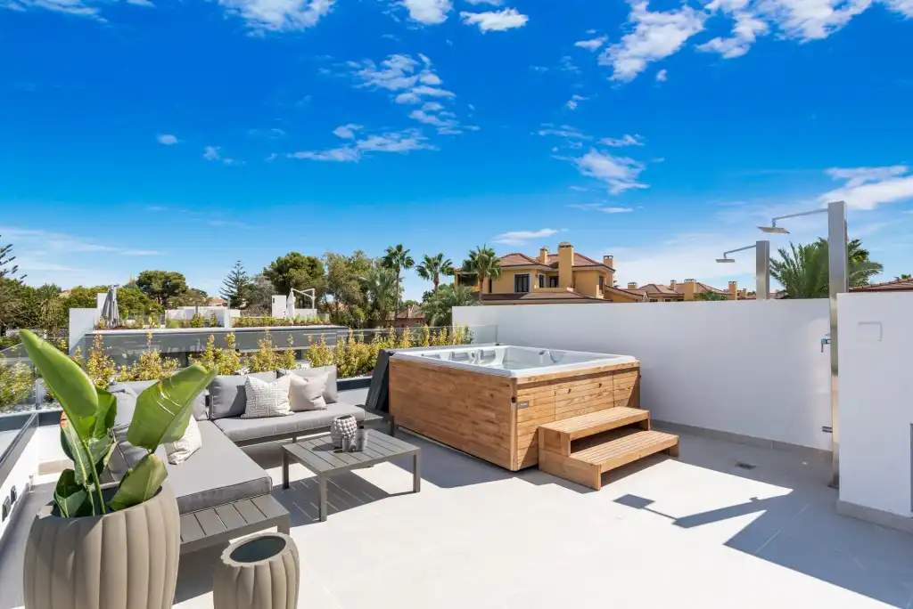 Detached house with pool for sale in Nueva Andalucía, imagen 4