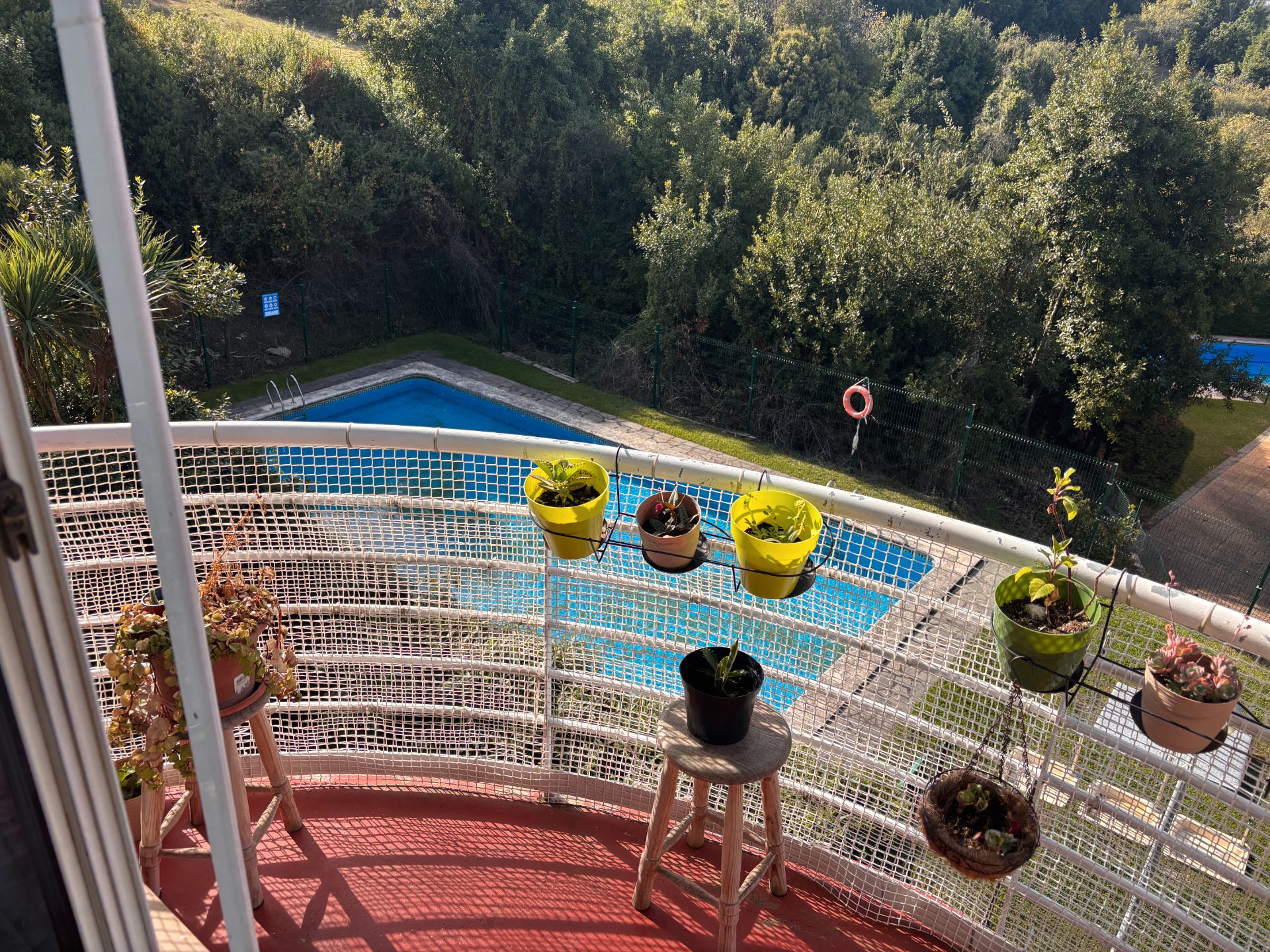 Piscina de Piso en venta en Castro-Urdiales con Calefacción, Jardín privado y Parquet